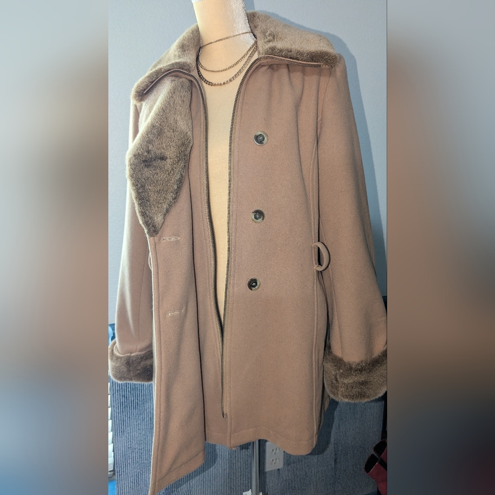 Women's  Tan Coat with Faux Fur Trim Size 6
